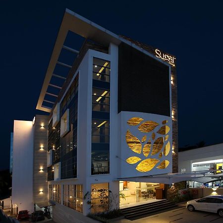 Sugar Business Hotel Kochi Bagian luar foto