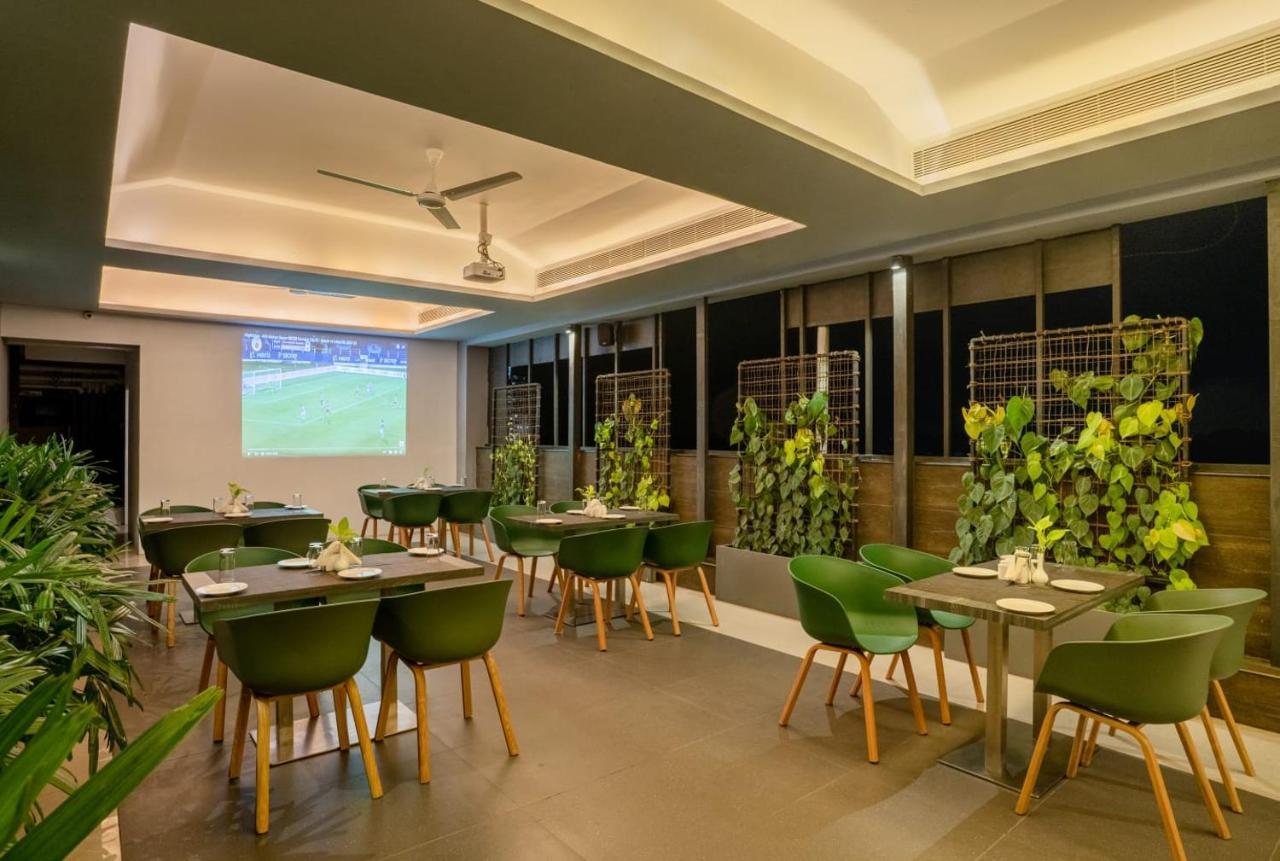 Sugar Business Hotel Kochi Bagian luar foto