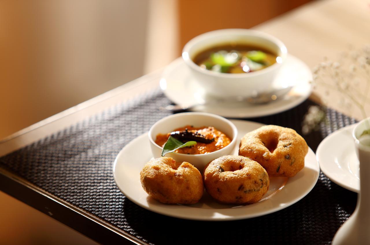Sugar Business Hotel Kochi Bagian luar foto