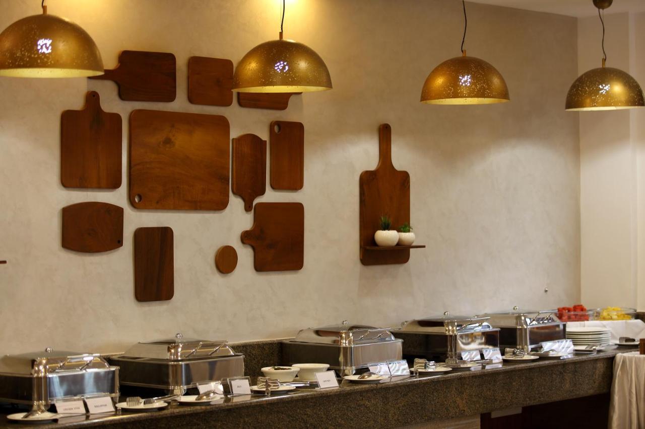Sugar Business Hotel Kochi Bagian luar foto