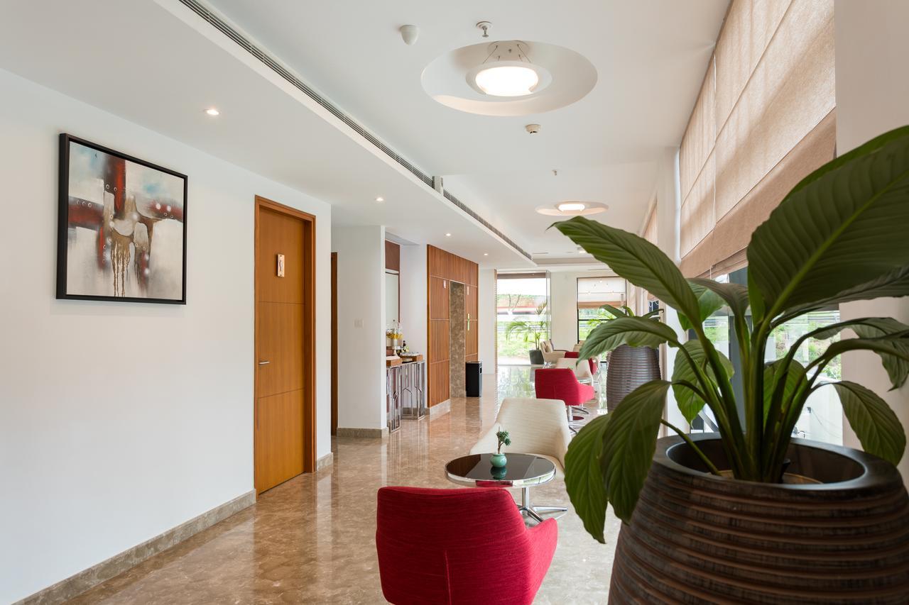 Sugar Business Hotel Kochi Bagian luar foto