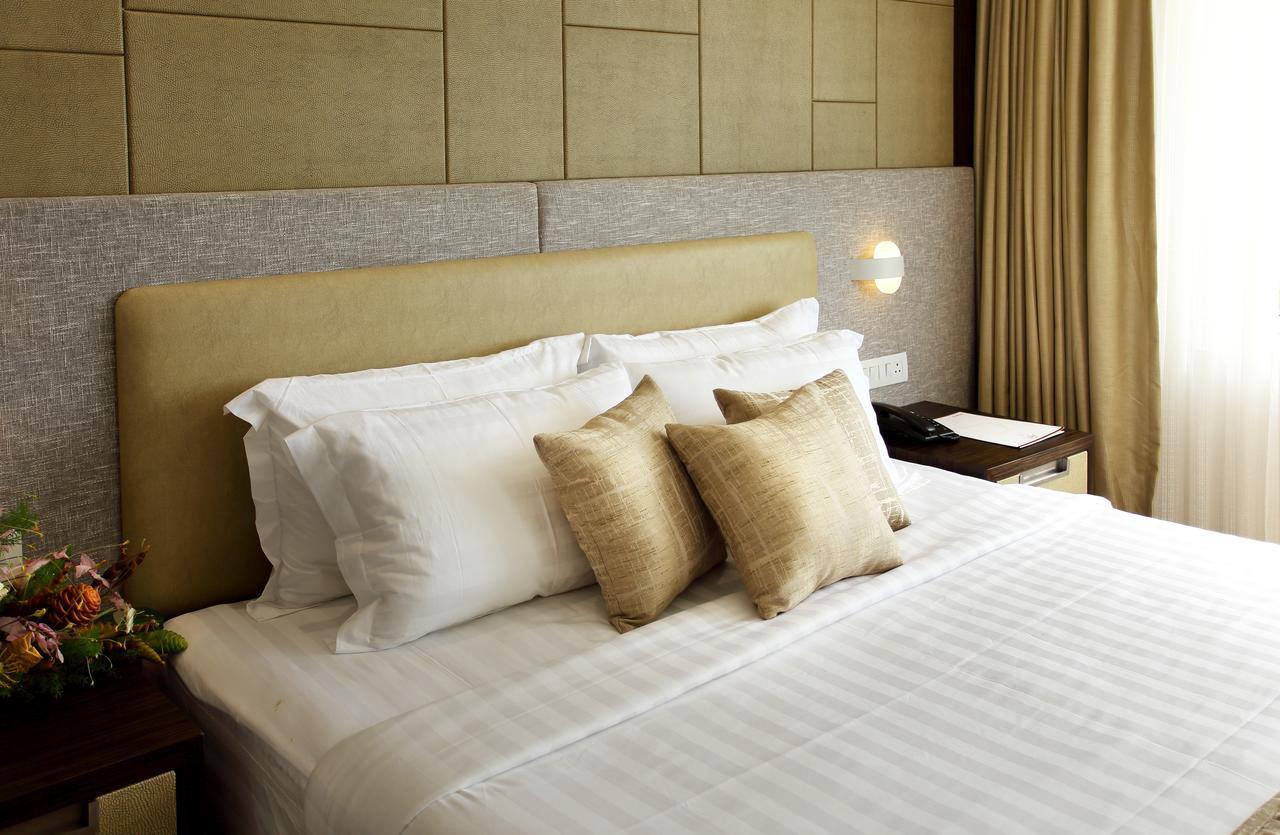 Sugar Business Hotel Kochi Bagian luar foto