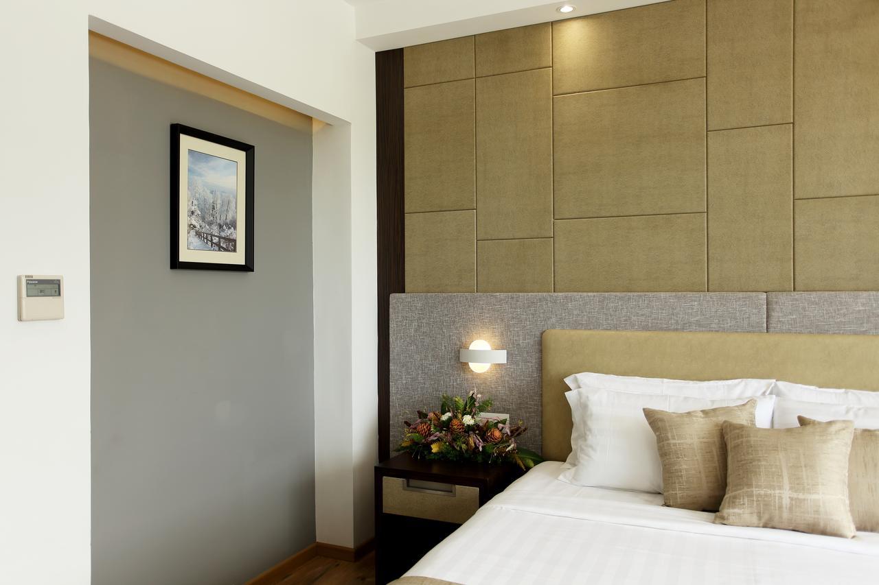 Sugar Business Hotel Kochi Bagian luar foto