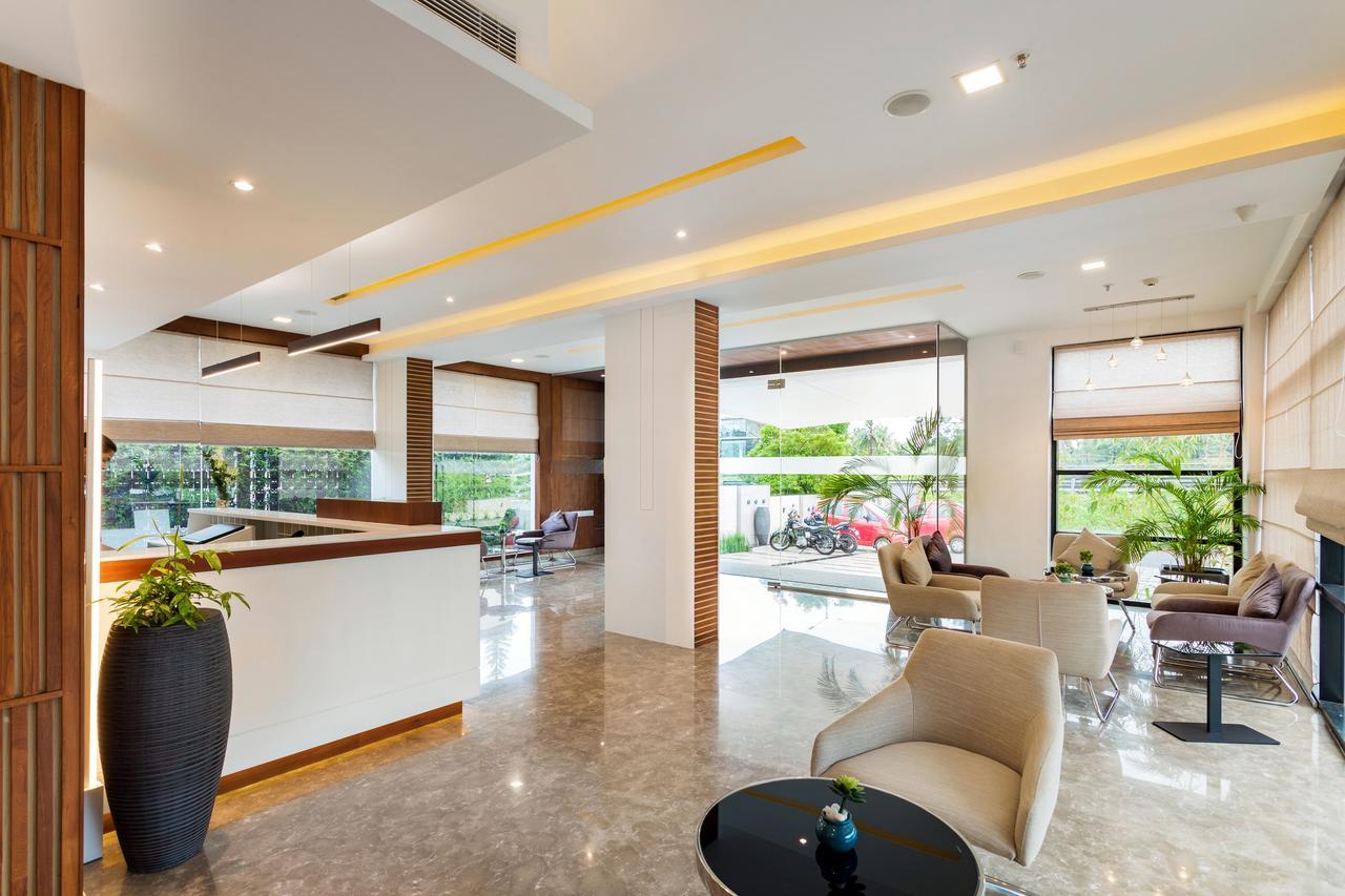 Sugar Business Hotel Kochi Bagian luar foto