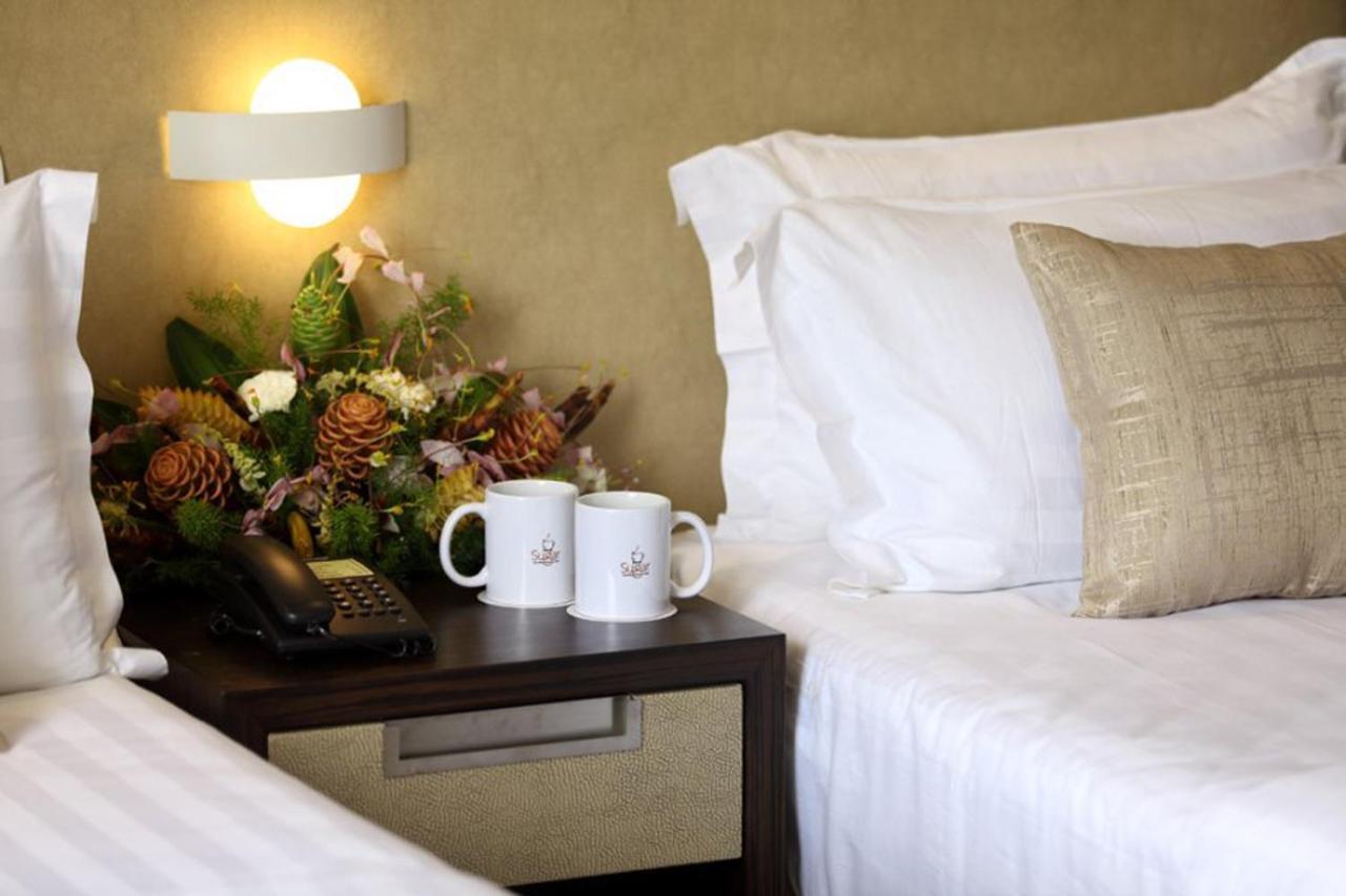 Sugar Business Hotel Kochi Bagian luar foto