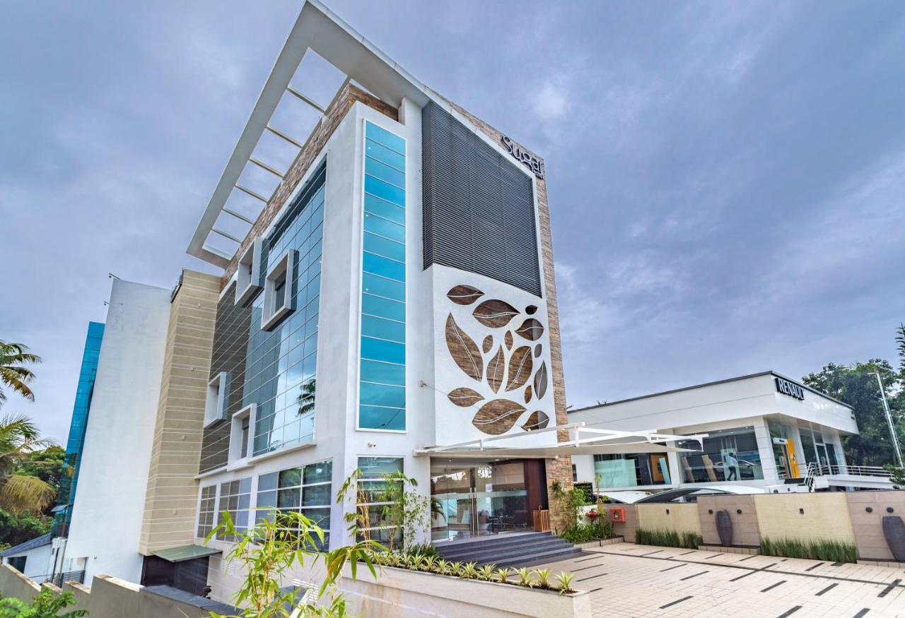 Sugar Business Hotel Kochi Bagian luar foto